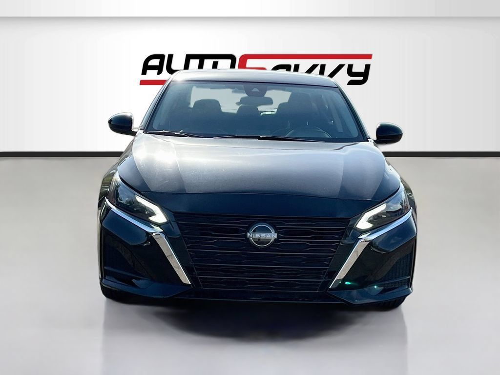 Used 2024 Nissan Altima 2.5 SV FWD image 2
