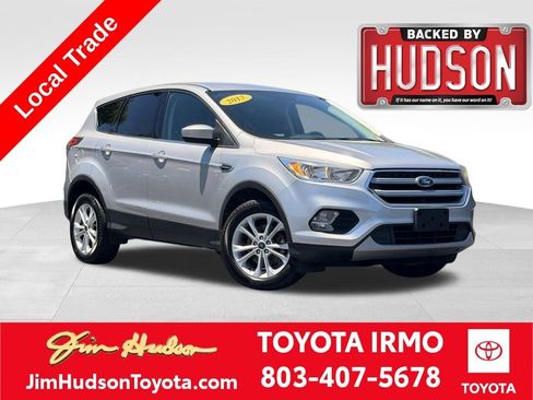 Used 2017 Ford Escape SE FWD image 1