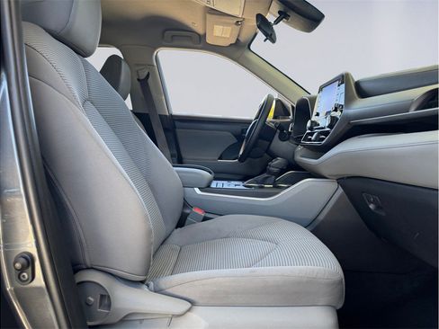 Used 2020 Toyota Highlander L FWD image 19