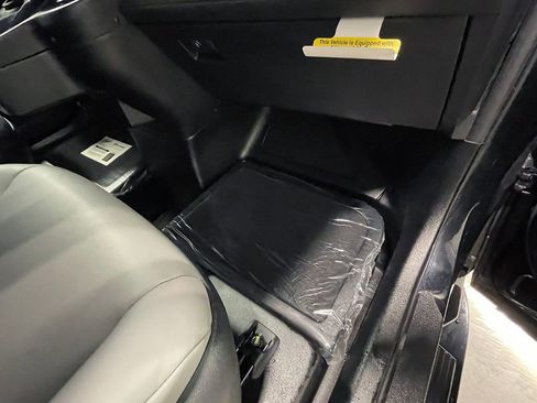 Used 2025 Toyota Sienna XLE FWD image 31