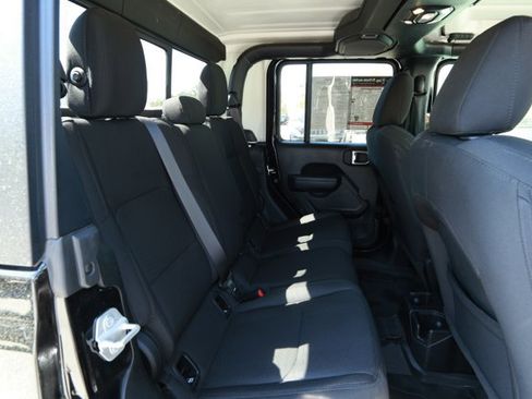 Used 2023 Jeep Gladiator Willys AWD/4WD image 27