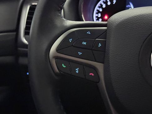 Used 2019 Jeep Grand Cherokee Laredo AWD/4WD image 40