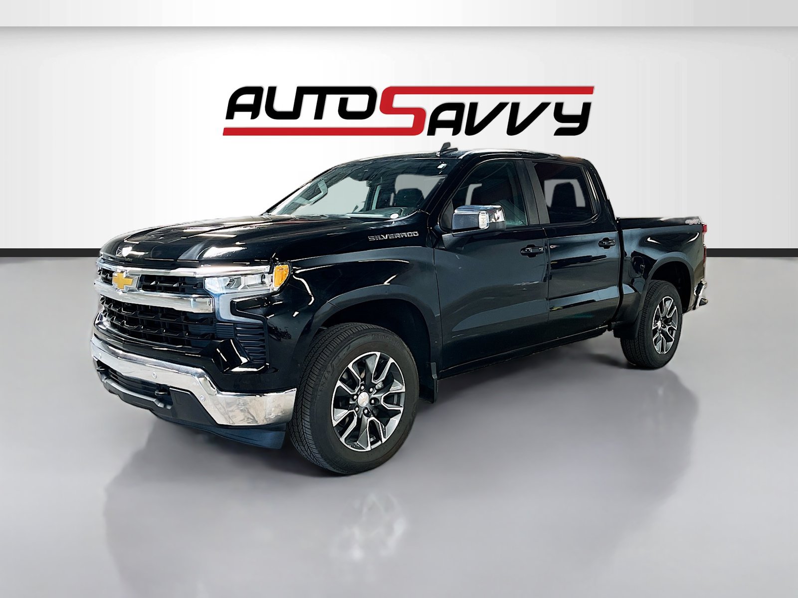 Used 2025 Chevrolet Silverado 1500 LT AWD/4WD image 3