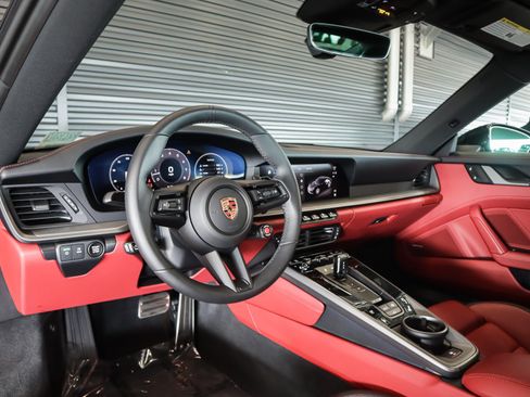 Used 2025 Porsche 911 Carrera RWD image 4