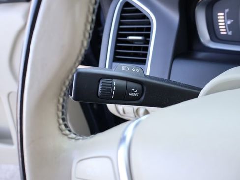 Used 2015 Volvo XC60 T5 Premier w/ Proximity Package image 32