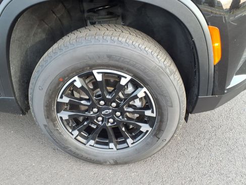 Used 2024 Chevrolet Traverse Z71 image 9