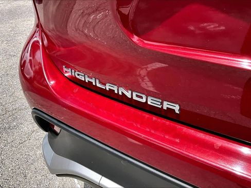 Used 2022 Toyota Highlander XSE FWD image 10