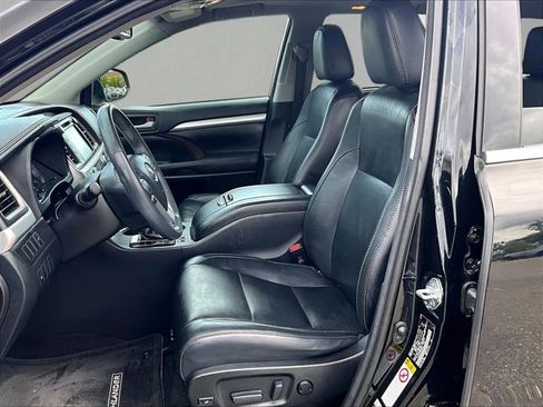 Used 2016 Toyota Highlander XLE AWD/4WD image 23