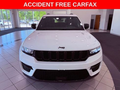 Used 2024 Jeep Grand Cherokee Limited w/ Black Appearance Package AWD/4WD image 2