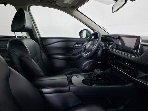 Used 2024 Nissan Rogue SV w/ SV Premium Package FWD image 27