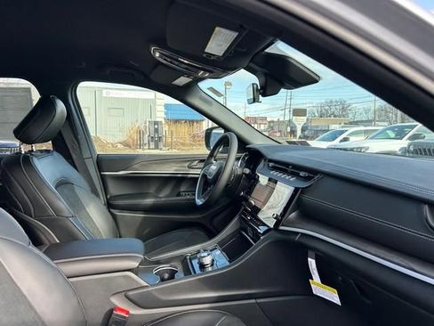 New 2026 Jeep Grand Cherokee Altitude AWD/4WD image 31