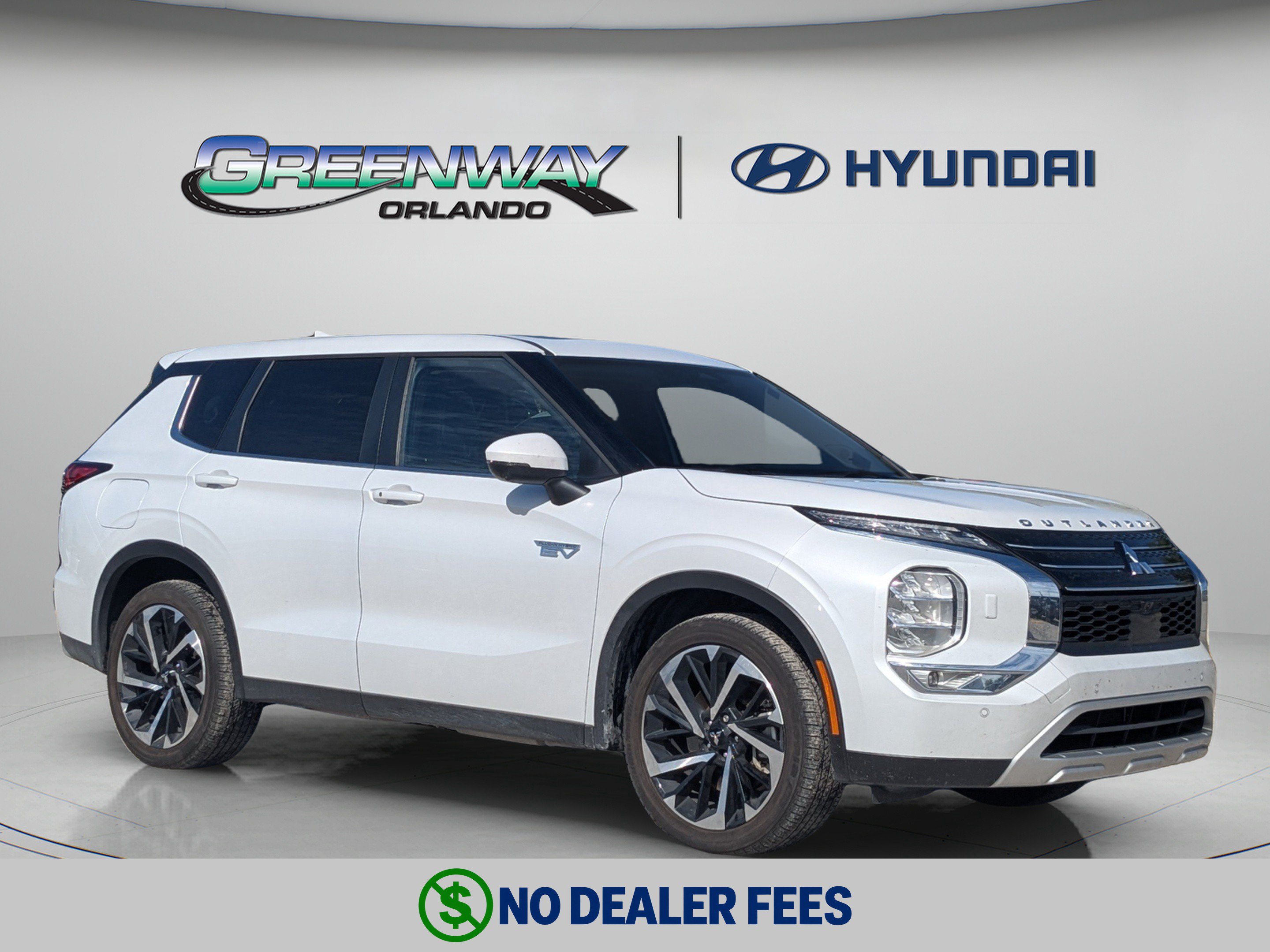 Used 2025 Mitsubishi Outlander SE AWD/4WD image 1