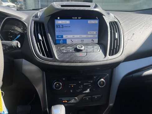 Used 2017 Ford Escape SE w/ Equipment Group 201A AWD/4WD image 12
