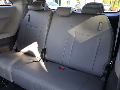 Used 2024 Toyota Sienna XLE image 28