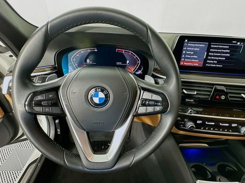 Used 2020 BMW 530i w/ Premium Package RWD image 11