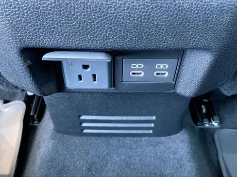 Used 2025 Toyota Tacoma Limited image 32