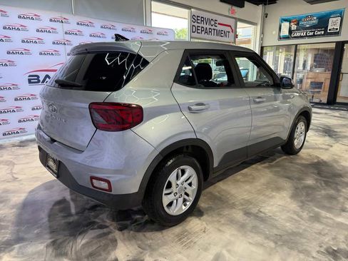 Used 2021 Hyundai Venue SE FWD image 6
