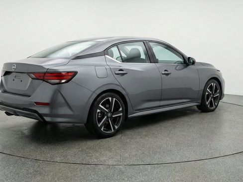 Used 2025 Nissan Sentra SV FWD image 9