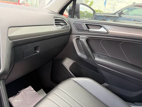 Used 2023 Volkswagen Tiguan SE image 14