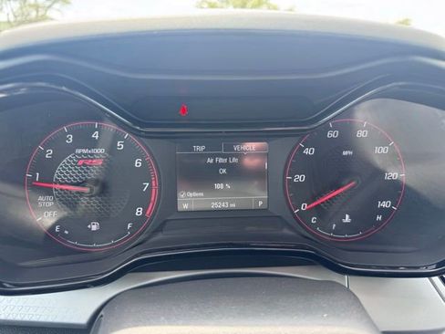 Used 2024 Chevrolet Trax RS w/ Sunroof Package FWD image 18