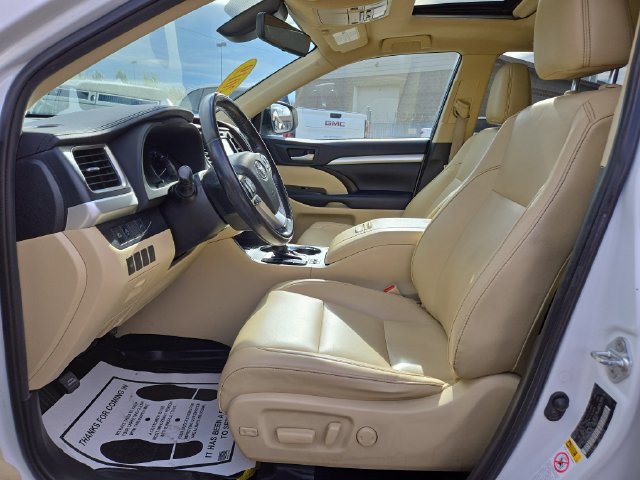 Used 2019 Toyota Highlander XLE AWD/4WD image 3