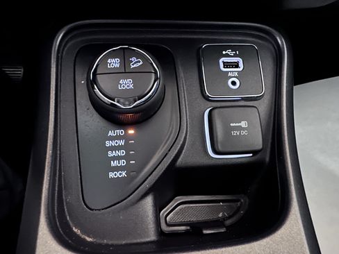 Used 2020 Jeep Compass Trailhawk AWD/4WD image 38