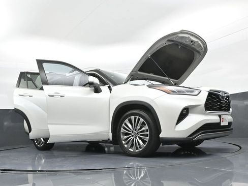 Certified 2021 Toyota Highlander Platinum image 46
