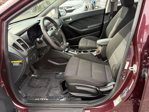 Used 2018 Kia Forte LX image 12