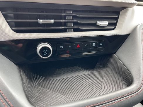 Used 2025 Ford Explorer Active image 13