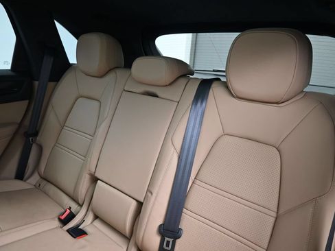 Used 2022 Porsche Cayenne Platinum Edition AWD/4WD image 6