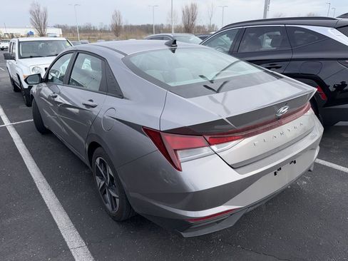 Used 2023 Hyundai Elantra SEL w/ Convenience Package image 6