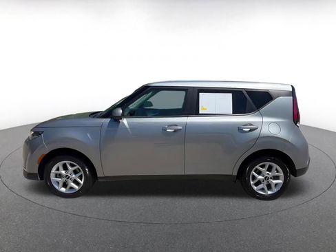 Used 2025 Kia Soul LX w/ LX Technology Package FWD image 8