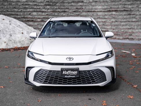 Certified 2025 Toyota Camry SE image 3