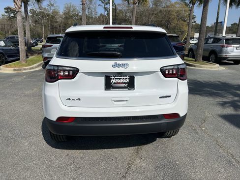 Used 2022 Jeep Compass Latitude image 9