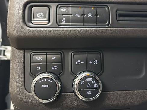 Used 2024 GMC Yukon SLT AWD/4WD image 25