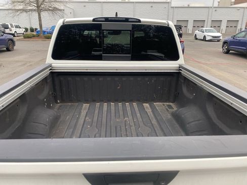 Used 2024 Nissan Titan SV w/ SV Convenience Package image 6