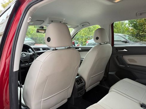 Used 2018 Volkswagen Tiguan SE AWD/4WD image 32