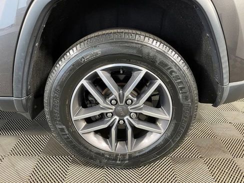 Used 2019 Jeep Grand Cherokee Limited AWD/4WD image 11