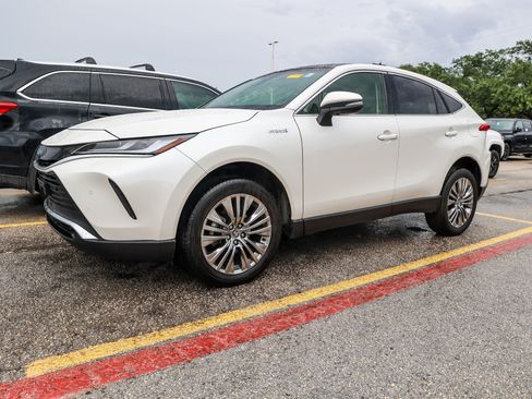 Used 2021 Toyota Venza Limited w/ Advanced Technology Package AWD/4WD image 3