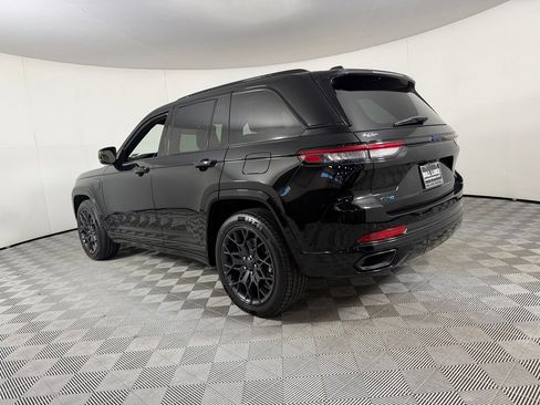 Used 2023 Jeep Grand Cherokee Summit w/ High Altitude Package AWD/4WD image 9