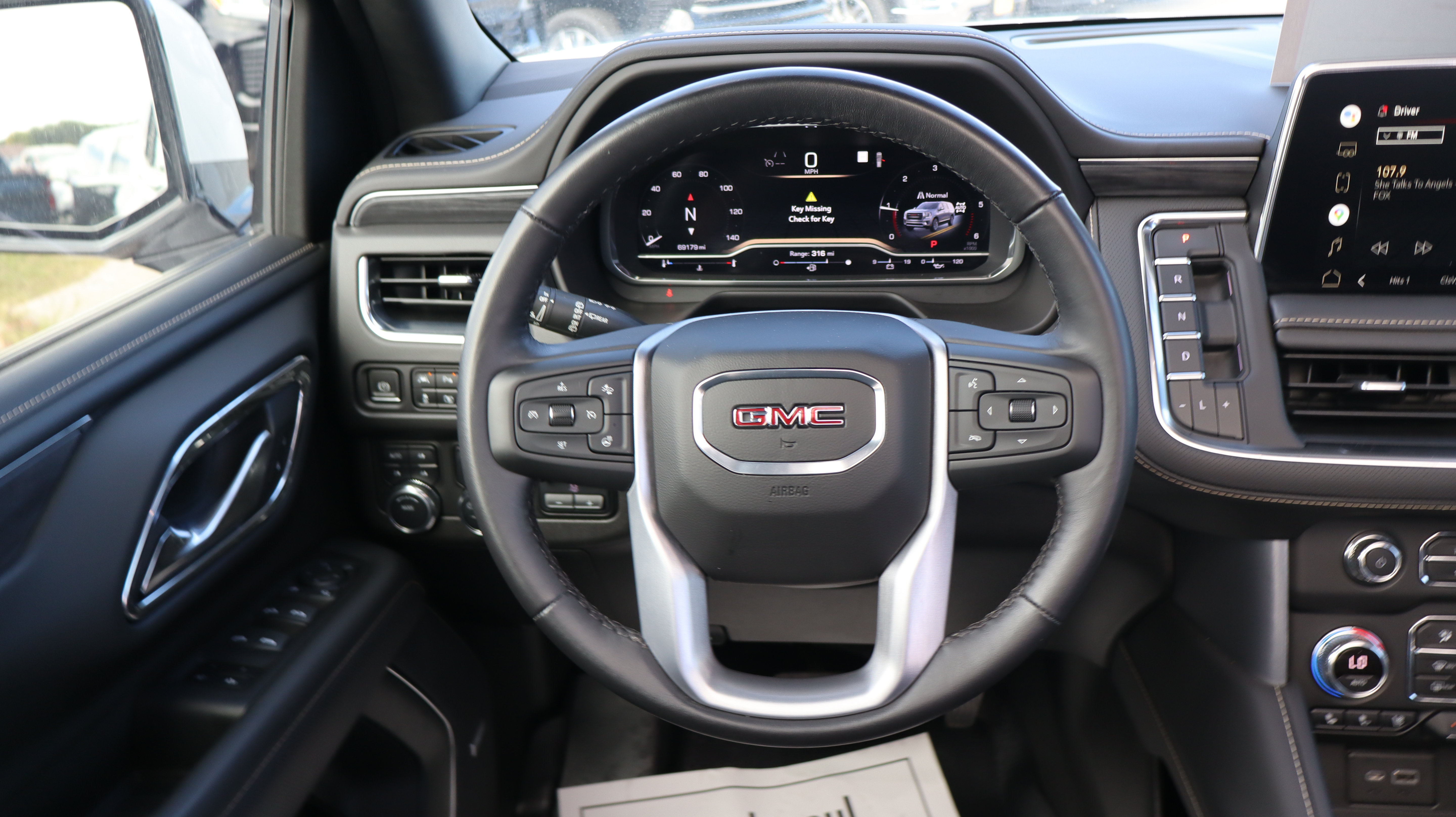 Used 2022 GMC Yukon SLT w/ SLT Luxury Package AWD/4WD image 12
