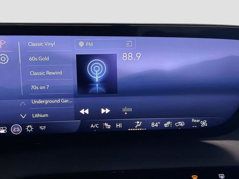 Used 2025 Buick Enclave Avenir FWD image 17