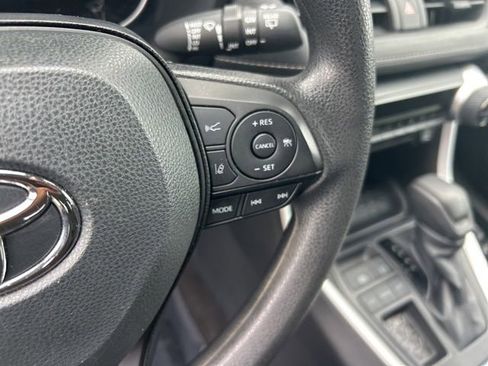 Used 2025 Toyota RAV4 XLE FWD image 33