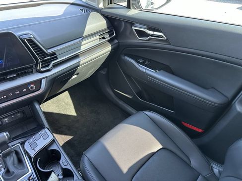 Used 2025 Kia Sportage EX FWD image 16