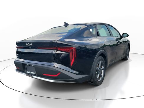 Used 2025 Kia K4 LXS FWD image 4