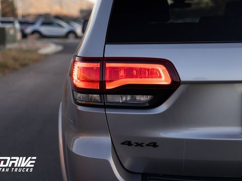 Used 2021 Jeep Grand Cherokee Laredo X image 9