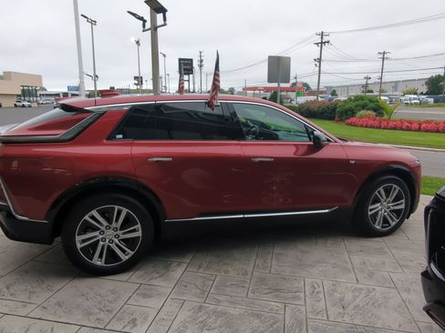 Certified 2024 Cadillac Lyriq Tech AWD/4WD image 8