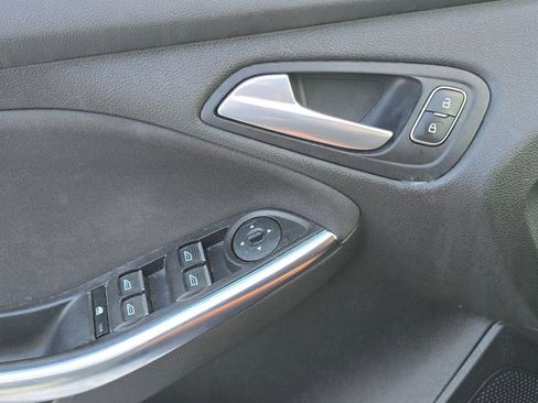 Used 2018 Ford Focus ST image 26