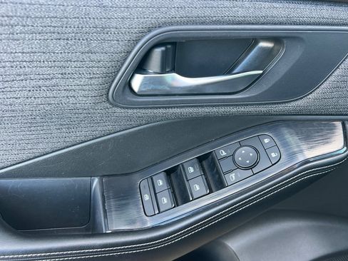 Used 2023 Nissan Rogue SV image 8