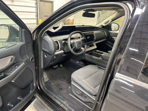 Used 2025 Ford Expedition Max Active image 6